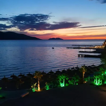 Hotel Divers Radhimë
