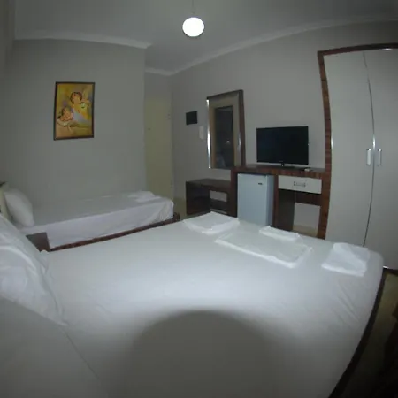 Divers ホテル Radhimë