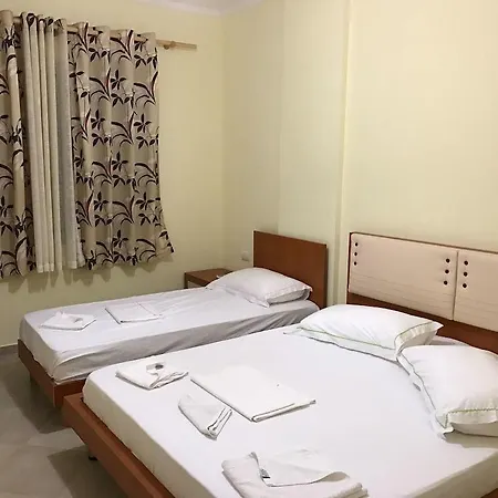 Divers ホテル Radhimë