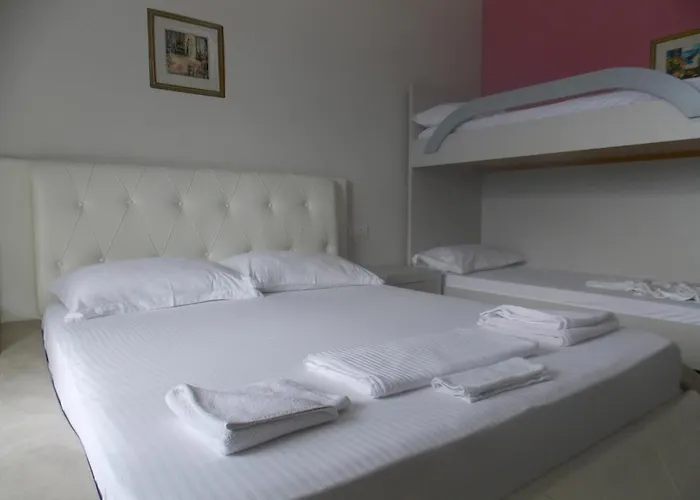 Divers Ξενοδοχείο Radhimë