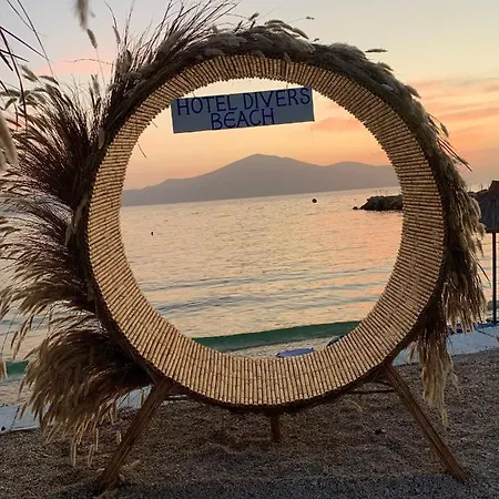 Отель Divers 3*