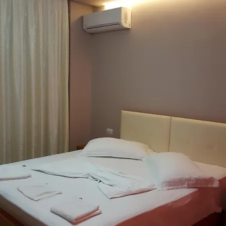 Divers 酒店 Radhimë