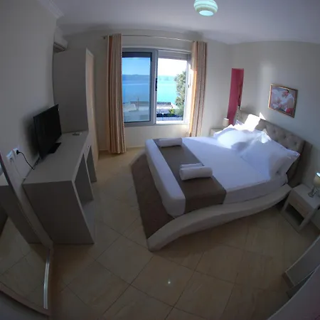 Divers 3* Radhimë