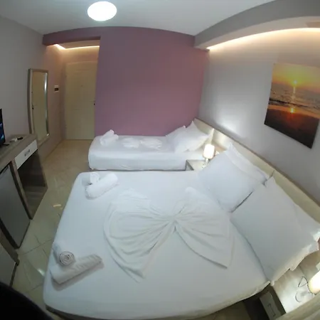 Hotel Divers Radhimë